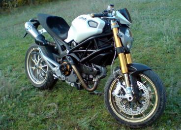 мотоцикл Ducati - Monster