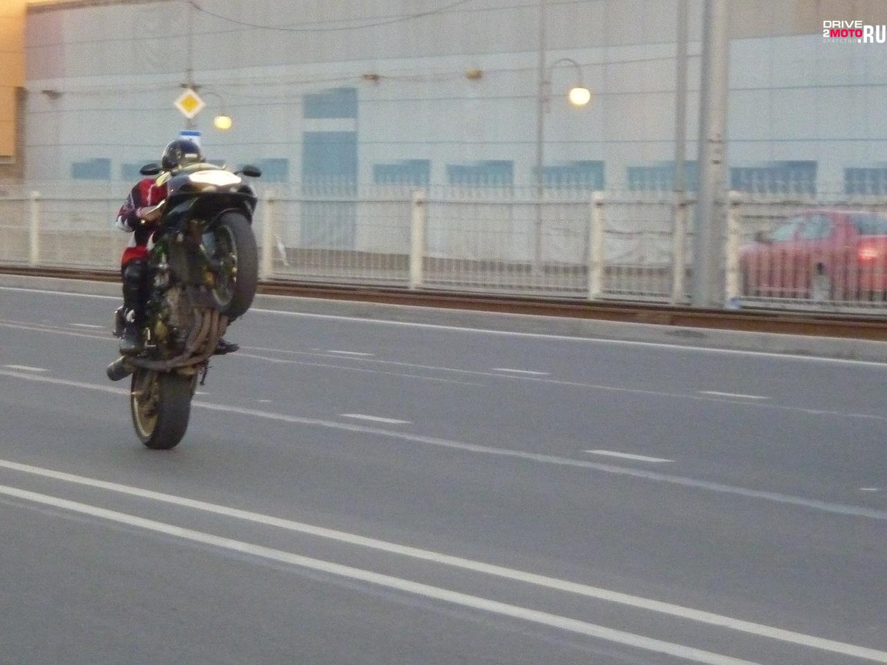 мотоцикл Suzuki - GSX-R - хулиганю