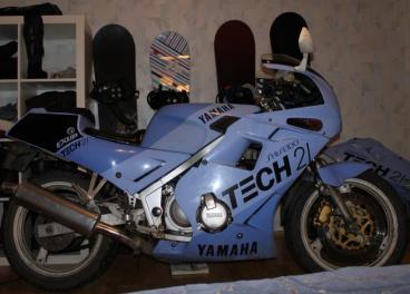 мотоцикл - Yamaha - FZR