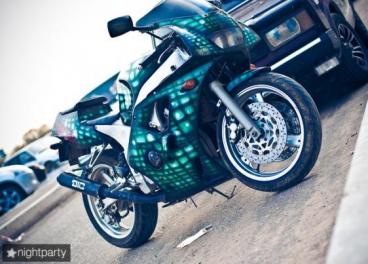 мотоцикл Yamaha - FZR