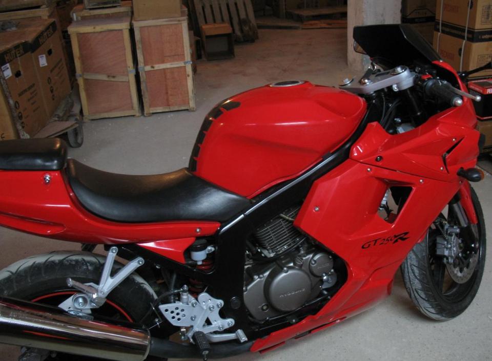 мотоцикл Hyosung - GT - "Красный октябрь"