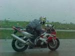 Вождение мотоцикла в дождь 